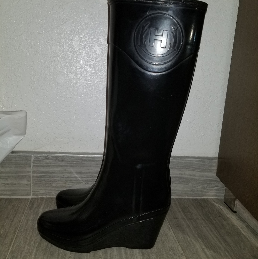 💜HUNTER BLACK WEDGE BOOTS SIZE 6💜